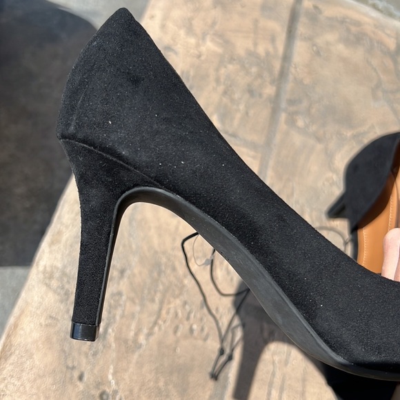 NWT Black suede heels - Picture 5 of 5